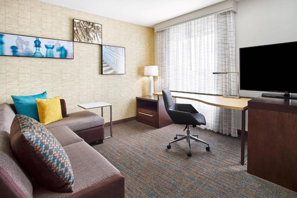 King Studio with Sofa Bed interior